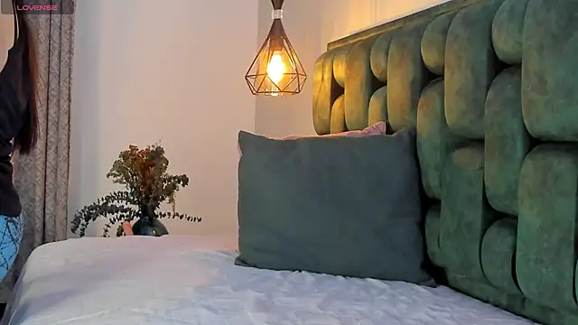 angelswets online show from October 23, 2:05 pm