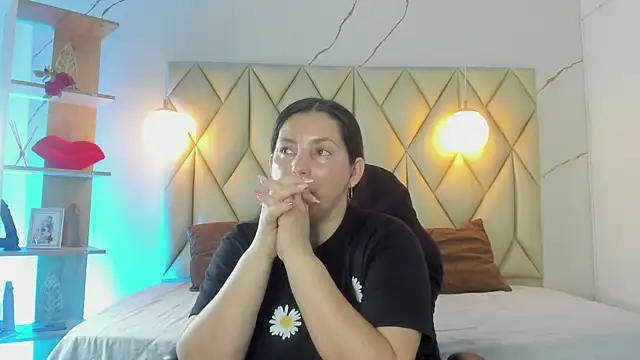 angelswets online show from July 30, 2:05 pm