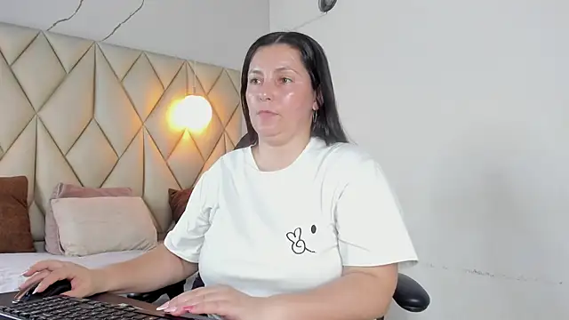 angelswets online show from August 1, 3:00 pm
