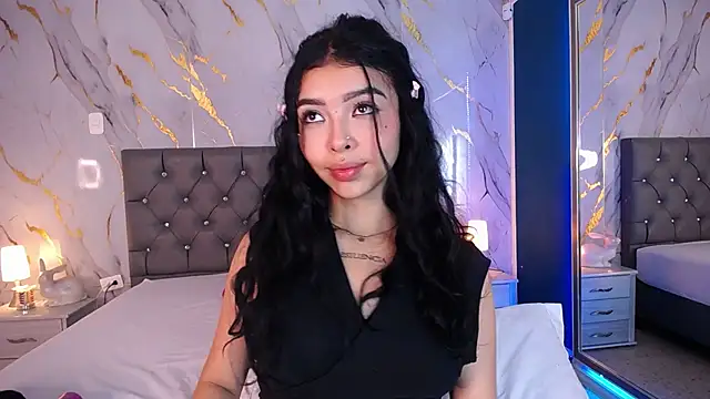 Snapshot of pettit_courtny chatting on March 12, 1:47 am pettit courtny online show from March 12, 1:47 am