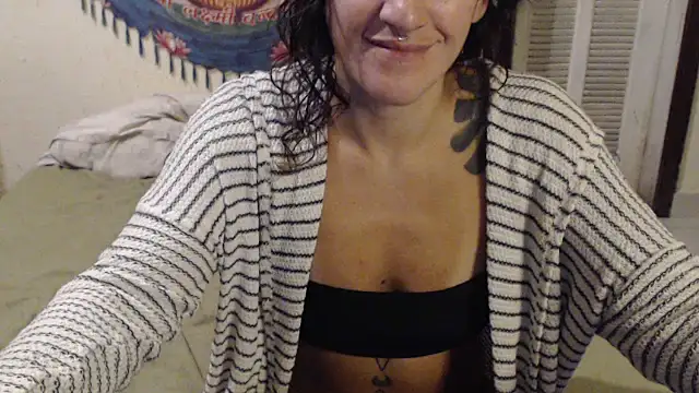 Snapshot of MissRebeka chatting on May 11, 9:12 pm MissRebeka online show from May 11, 9:12 pm