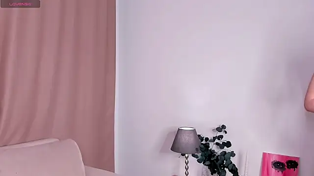 Snapshot of sincere_shyness chatting on February 12, 6:40 pm sincere shyness online show from February 12, 6:40 pm