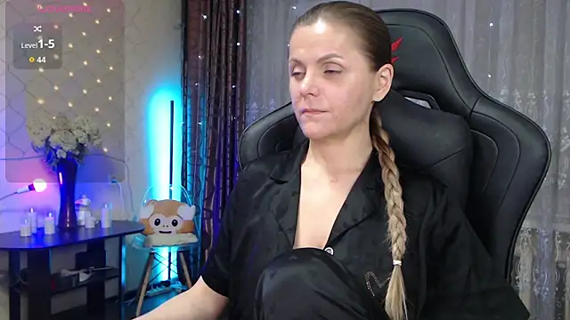 JessieOMays online show from October 28, 12:09 pm