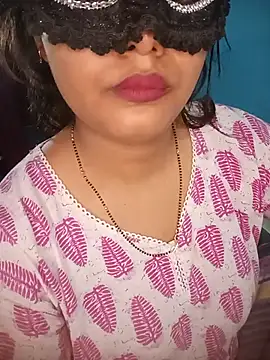 Snapshot of couple_indian_123 chatting on July 16, 7:14 am couple indian 123 online show from July 16, 7:14 am