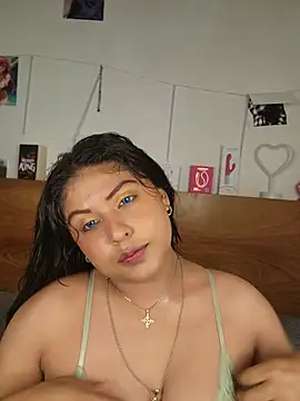 Snapshot of azulzulix chatting on July 1, 1:29 am azulzulix online show from July 1, 1:29 am
