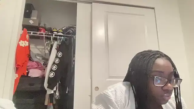 Snapshot of AveryJ99 chatting on December 10, 10:47 pm AveryJ99 online show from December 10, 10:47 pm