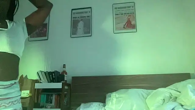 Snapshot of AveryJ99 chatting on December 19, 10:10 pm AveryJ99 online show from December 19, 10:10 pm