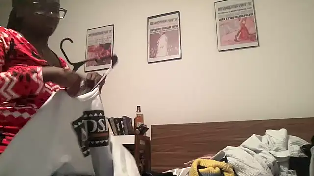 Snapshot of AveryJ99 chatting on December 20, 10:54 pm AveryJ99 online show from December 20, 10:54 pm