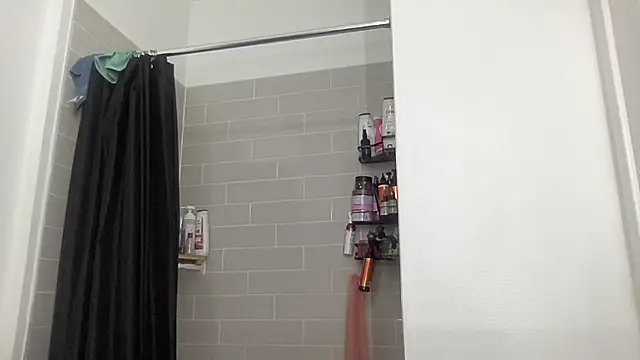 Snapshot of AveryJ99 chatting on February 11, 2:02 pm AveryJ99 online show from February 11, 2:02 pm