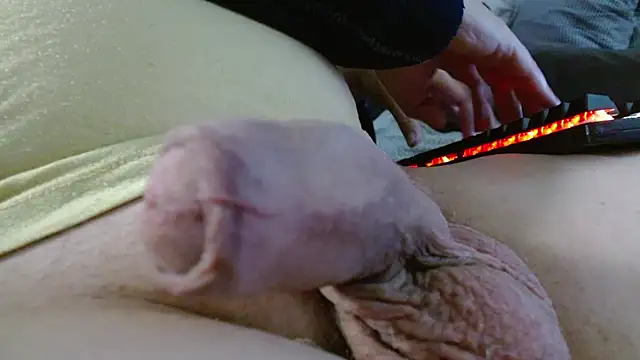 Snapshot of Heracles00 chatting on November 15, 10:26 pm Heracles00 online show from November 15, 10:26 pm