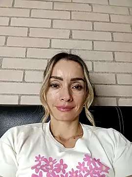 Loly Horny online show from April 9, 1:05 am