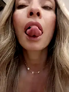 Loly Horny online show from April 21, 3:02 am