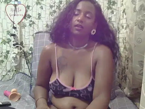 Snapshot of indiantina01 chatting on February 12, 10:37 pm indiantina01 online show from February 12, 10:37 pm