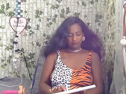 Snapshot of indiantina01 chatting on February 13, 1:15 pm indiantina01 online show from February 13, 1:15 pm