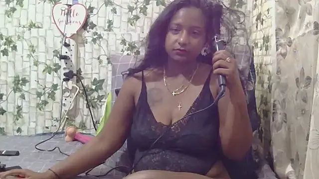 Snapshot of indiantina01 chatting on February 15, 8:22 pm indiantina01 online show from February 15, 8:22 pm