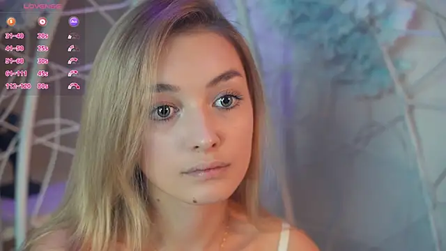 Snapshot of FlairCunard chatting on December 1, 7:36 pm FlairCunard online show from December 1, 7:36 pm