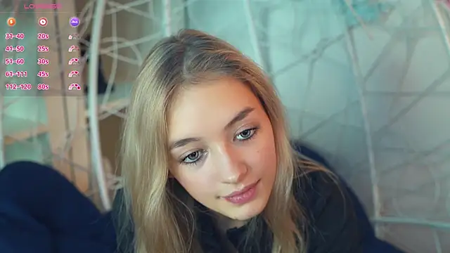 Snapshot of FlairCunard chatting on December 3, 9:01 pm FlairCunard online show from December 3, 9:01 pm