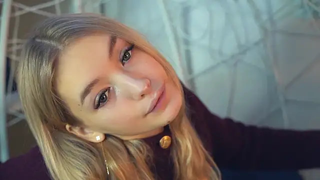 Snapshot of FlairCunard chatting on December 18, 2:49 pm FlairCunard online show from December 18, 2:49 pm