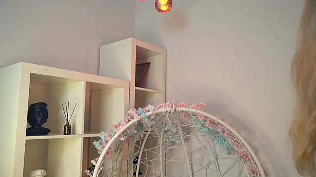 Snapshot of FlairCunard chatting on December 19, 12:02 am FlairCunard online show from December 19, 12:02 am