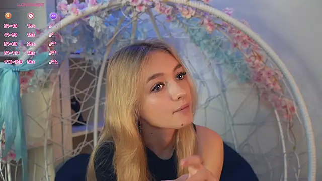 Snapshot of FlairCunard chatting on December 21, 6:34 pm FlairCunard online show from December 21, 6:34 pm