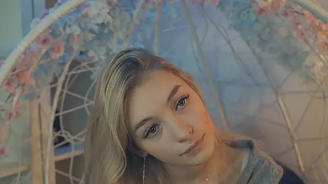 Snapshot of FlairCunard chatting on December 29, 11:50 pm FlairCunard online show from December 29, 11:50 pm