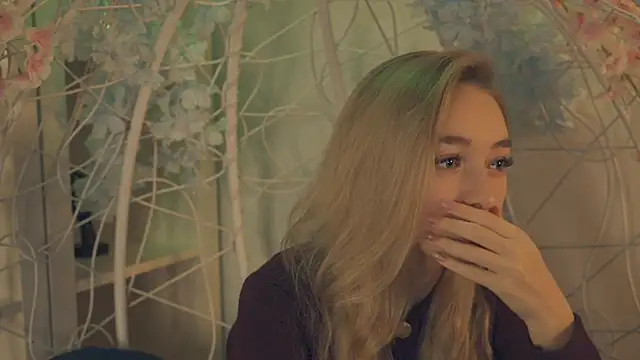 Snapshot of FlairCunard chatting on January 7, 2:41 pm FlairCunard online show from January 7, 2:41 pm