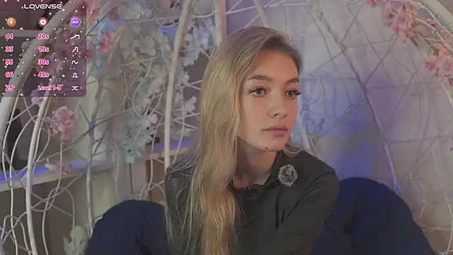 Snapshot of FlairCunard chatting on February 11, 6:33 pm FlairCunard online show from February 11, 6:33 pm