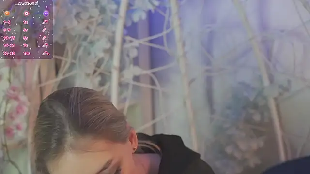 Snapshot of FlairCunard chatting on February 13, 10:00 pm FlairCunard online show from February 13, 10:00 pm