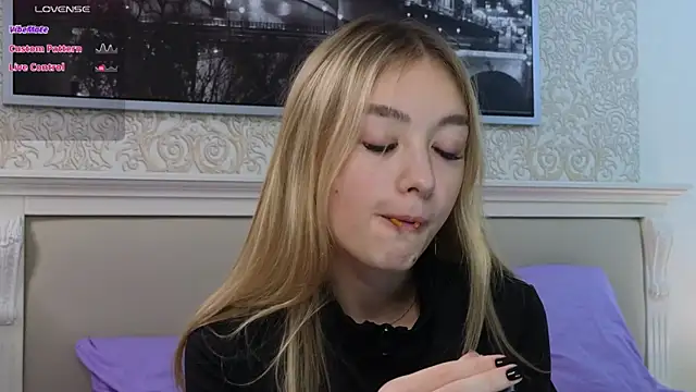 Snapshot of FlairCunard chatting on February 22, 8:20 pm FlairCunard online show from February 22, 8:20 pm