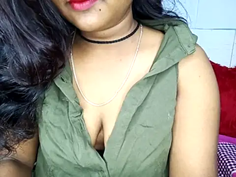 Snapshot of Muktha chatting on November 24, 4:01 am Muktha online show from November 24, 4:01 am