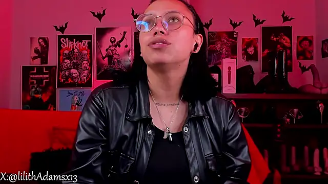lilith-deveraux online show from April 29, 8:37 pm