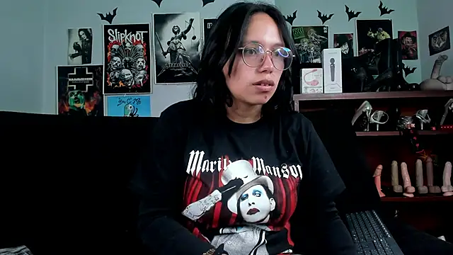 Snapshot of lilith-deveraux chatting on June 2, 5:26 pm lilith-deveraux online show from June 2, 5:26 pm