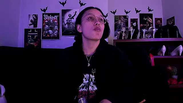 Snapshot of lilith-deveraux chatting on June 30, 4:46 am lilith-deveraux online show from June 30, 4:46 am