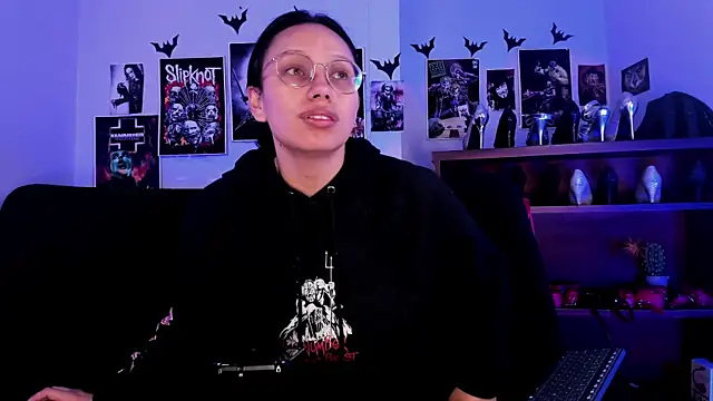 Snapshot of lilith-deveraux chatting on July 9, 4:33 pm lilith-deveraux online show from July 9, 4:33 pm