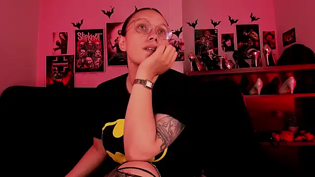Snapshot of lilith-deveraux chatting on July 14, 4:06 am lilith-deveraux online show from July 14, 4:06 am