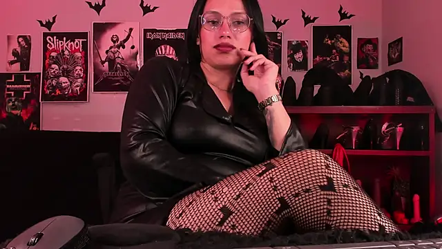 Snapshot of lilith-deveraux chatting on July 28, 7:39 pm lilith-deveraux online show from July 28, 7:39 pm