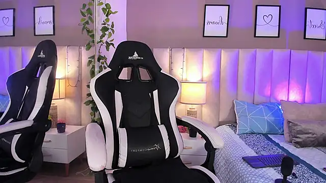 dayanne07 online show from October 6, 10:18 pm