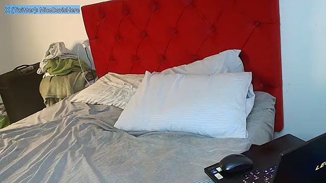 Snapshot of NicoDavisHere chatting on May 18, 4:07 am NicoDavisHere online show from May 18, 4:07 am