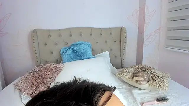 Snapshot of MelissaGrayy chatting on November 19, 11:32 am MelissaGrayy online show from November 19, 11:32 am