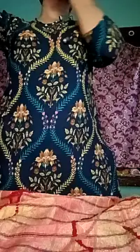 Snapshot of gunjan22 chatting on December 9, 6:23 am gunjan22 online show from December 9, 6:23 am