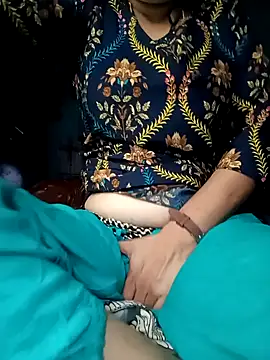 Snapshot of gunjan22 chatting on December 12, 8:14 am gunjan22 online show from December 12, 8:14 am