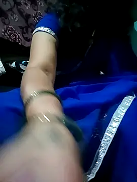 Snapshot of gunjan22 chatting on December 28, 7:00 am gunjan22 online show from December 28, 7:00 am