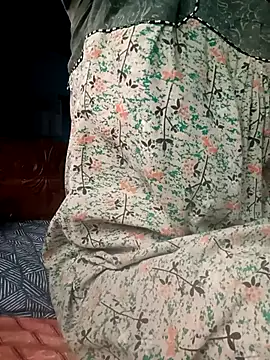 Snapshot of gunjan22 chatting on March 12, 6:51 am gunjan22 online show from March 12, 6:51 am