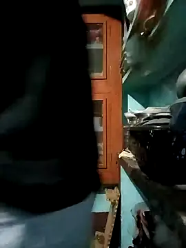 Snapshot of gunjan22 chatting on March 18, 12:27 am gunjan22 online show from March 18, 12:27 am