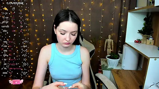 Snapshot of Fairyy_Moon chatting on January 7, 11:37 am Fairyy Moon online show from January 7, 11:37 am