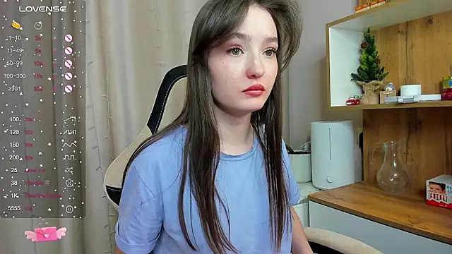 Snapshot of Fairyy_Moon chatting on February 1, 2:24 pm Fairyy Moon online show from February 1, 2:24 pm