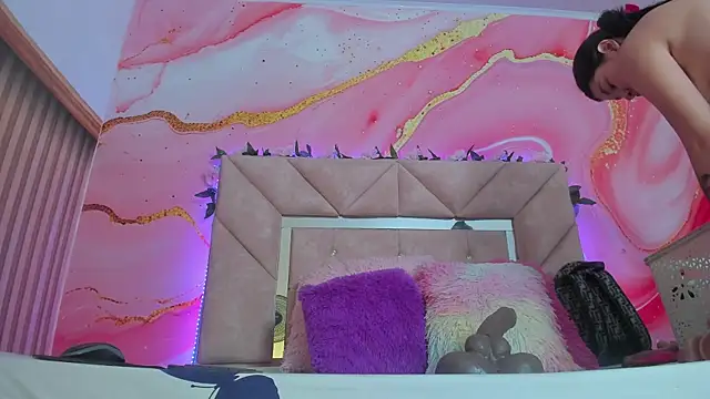 Taylor  cooper online show from November 5, 6:30 pm