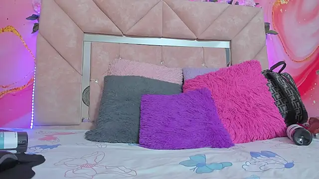 Taylor  cooper online show from November 29, 6:33 pm