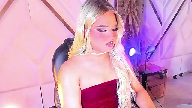 Snapshot of Elody_Preysler69 chatting on December 19, 3:35 am Elody Preysler69 online show from December 19, 3:35 am