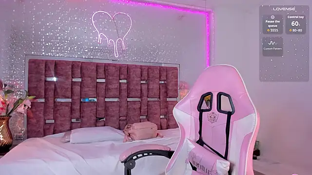 Snapshot of KylieVictoria chatting on September 19, 4:47 am KylieVictoria online show from September 19, 4:47 am